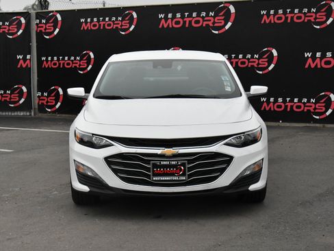 Used 2024 Chevrolet Malibu LT image 2