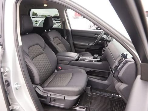 Certified 2025 Nissan Pathfinder SV FWD image 28
