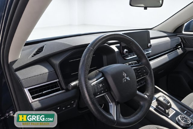 Used 2024 Mitsubishi Outlander SE AWD/4WD image 13