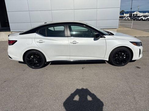 New 2025 Nissan Sentra SR w/ Midnight Edition image 2