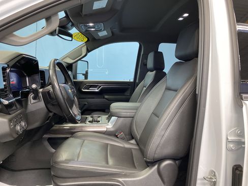 Used 2024 Chevrolet Silverado 2500 LTZ w/ LTZ Convenience Package image 7