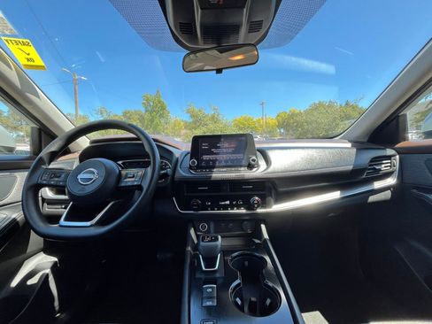 Used 2023 Nissan Rogue SV image 33