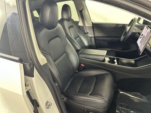 Used 2020 Tesla Model Y Long Range image 31