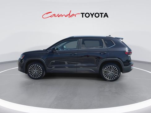 Used 2026 Volkswagen Taos SE FWD image 5
