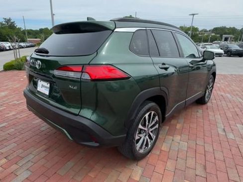 Used 2022 Toyota Corolla Cross XLE w/ Convenience Package FWD image 2