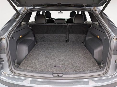 Used 2020 Volkswagen Atlas Cross Sport SE image 29