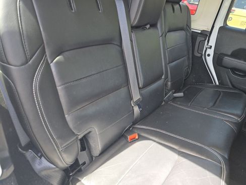 Used 2021 Jeep Wrangler Unlimited Sahara w/ Uconnect 4C Nav & Sound Group AWD/4WD image 14