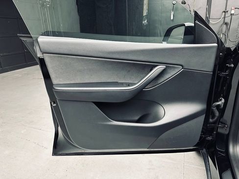 Used 2021 Tesla Model Y Long Range AWD/4WD image 26