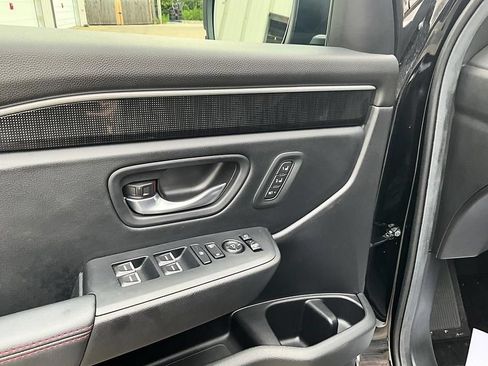 Used 2025 Honda Pilot Black Edition image 16