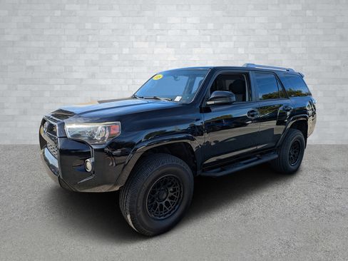 Used 2018 Toyota 4Runner SR5 image 9