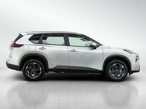 Used 2025 Nissan Rogue SV AWD/4WD image 6