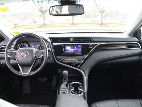 Used 2018 Toyota Camry XLE image 15