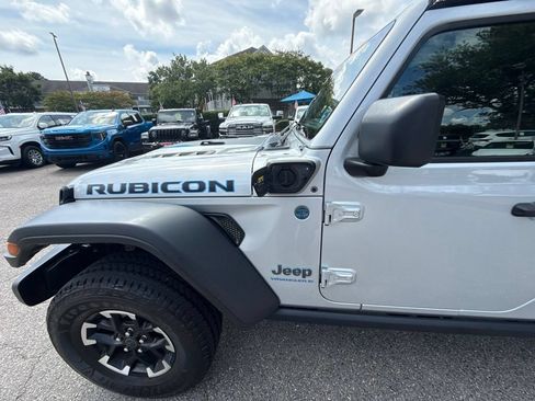 Used 2024 Jeep Wrangler Unlimited Rubicon 4xe AWD/4WD image 12