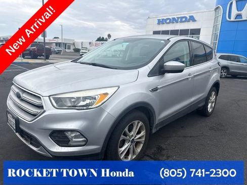 Used 2017 Ford Escape SE FWD image 1
