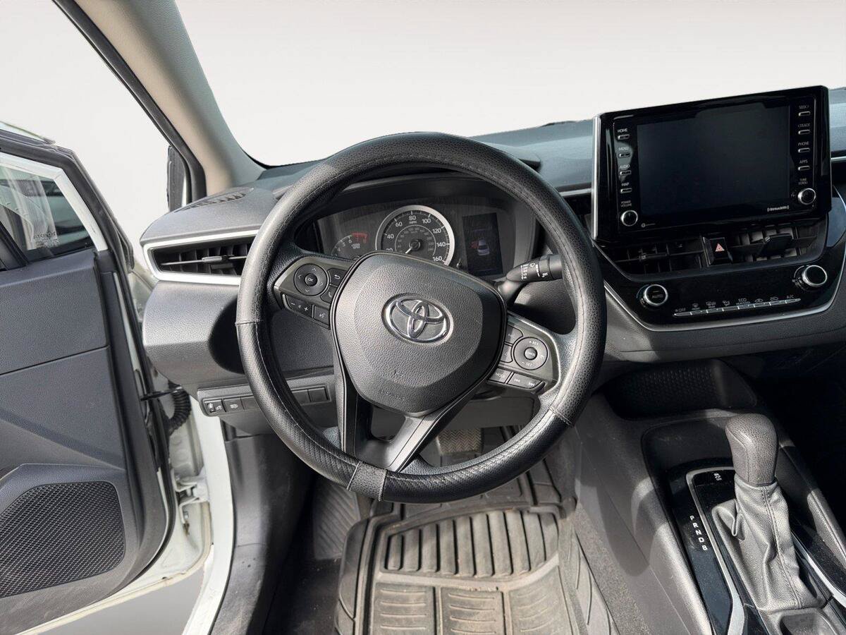 Used 2021 Toyota Corolla LE FWD image 12