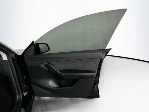 Used 2022 Tesla Model Y Long Range image 31