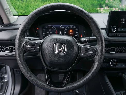 Used 2025 Honda Accord SE image 18