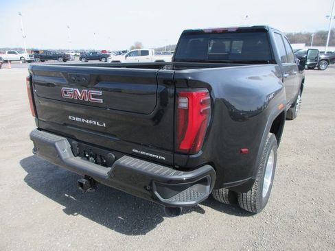 New 2026 GMC Sierra 3500 Denali w/ Denali Reserve Package AWD/4WD image 5