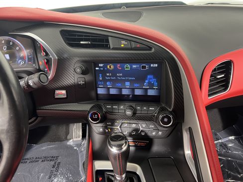 Used 2019 Chevrolet Corvette Z06 RWD image 17