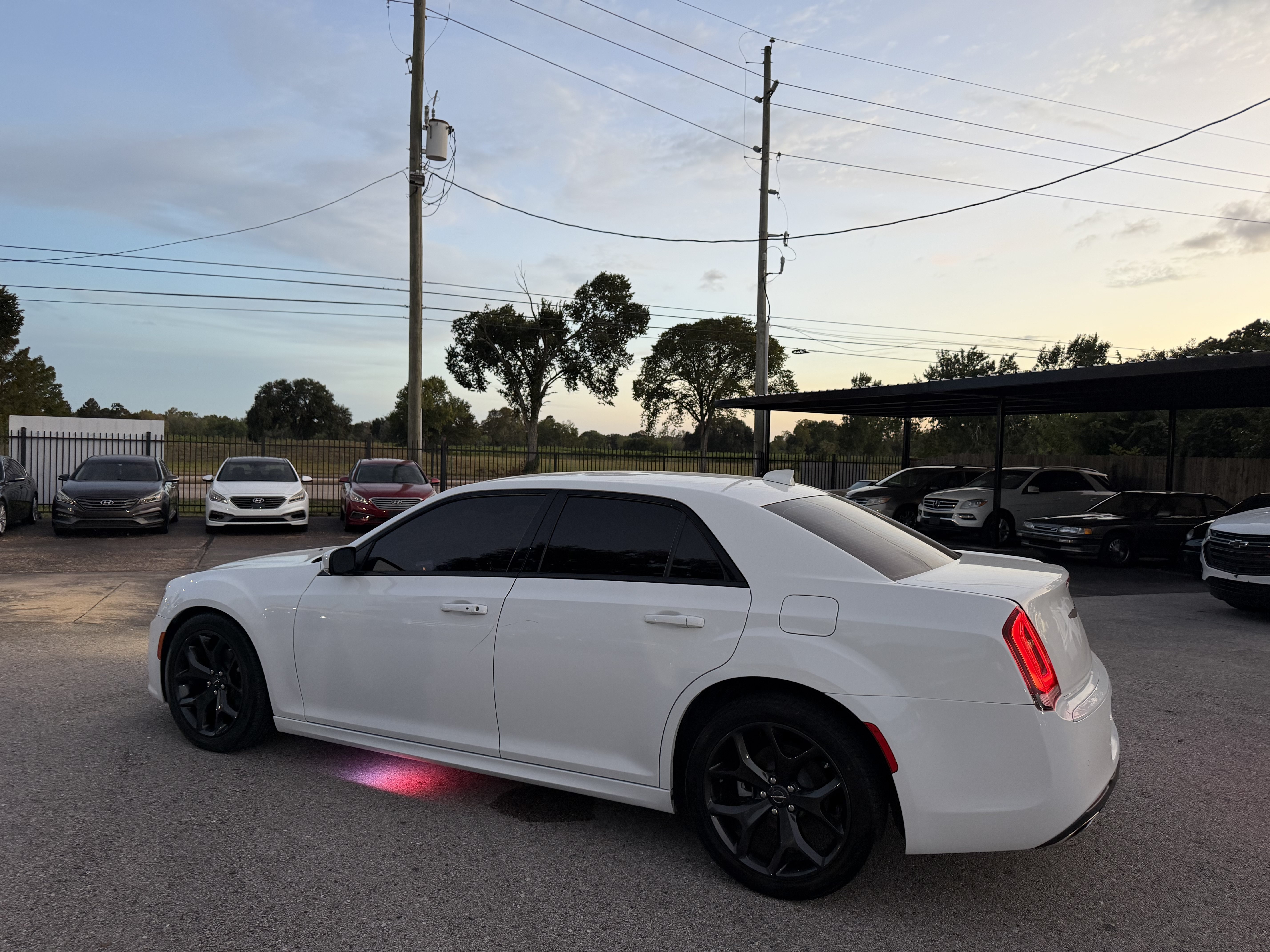 Used 2022 Chrysler 300 Touring L w/ Comfort Group RWD image 9