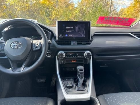 Used 2023 Toyota RAV4 AWD Hybrid image 22