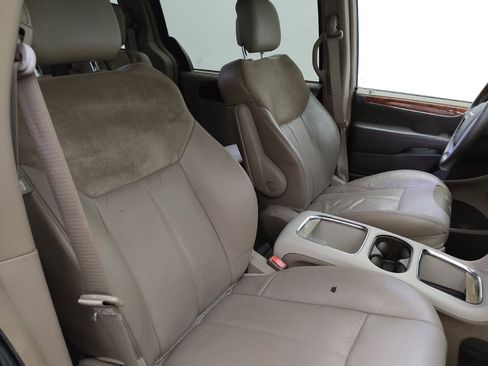 Used 2015 Chrysler Town & Country Limited Platinum FWD image 21