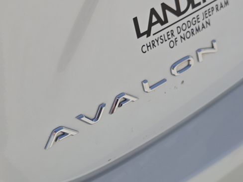 Used 2018 Toyota Avalon XLE Premium image 12