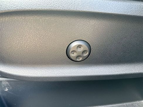 Used 2024 Mercedes-Benz GLB 250 4MATIC image 14