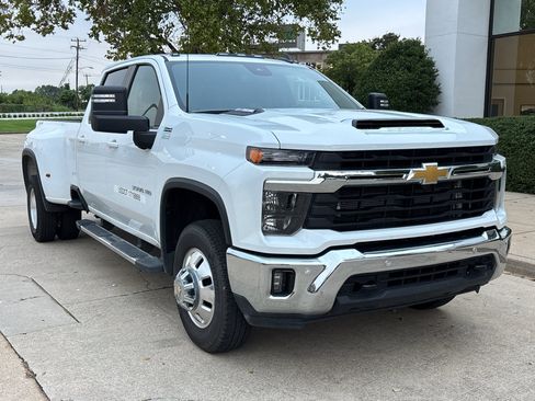 Used 2025 Chevrolet Silverado 3500 LT w/ Safety Package AWD/4WD image 1