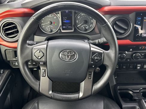 Used 2019 Toyota Tacoma TRD Sport image 18