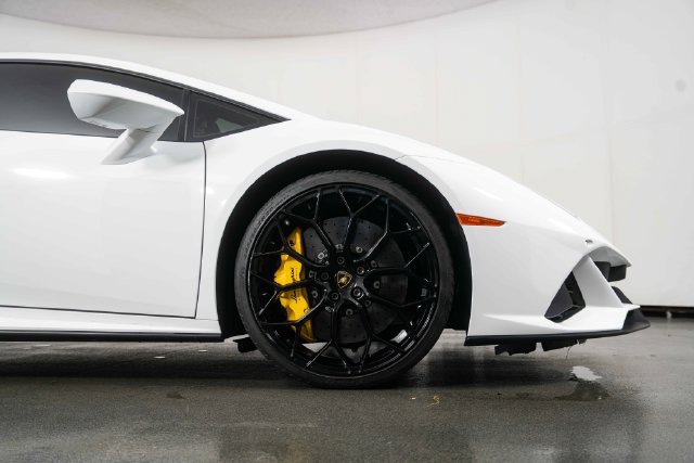 Used 2020 Lamborghini Huracan EVO RWD image 10