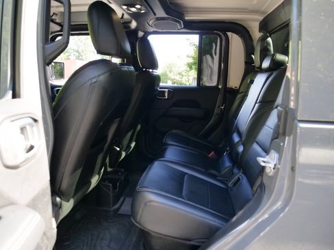 Used 2020 Jeep Gladiator Overland image 25