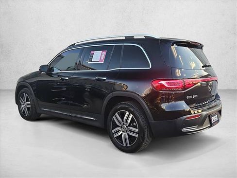 Used 2023 Mercedes-Benz EQB 300 4MATIC image 8