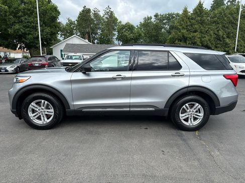 Used 2021 Ford Explorer XLT w/ Equipment Group 202A AWD/4WD image 6