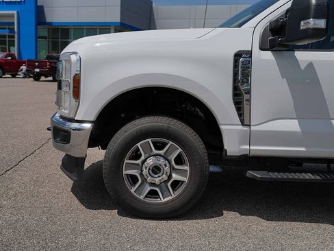 Used 2025 Ford F250 XLT AWD/4WD image 11