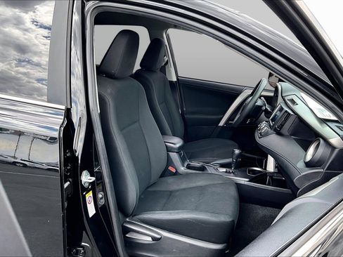 Used 2018 Toyota RAV4 LE w/ All Weather Liner Package FWD image 7