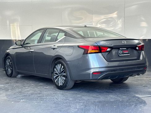 Used 2024 Nissan Altima 2.5 SV image 5