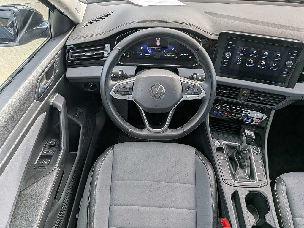 Used 2025 Volkswagen Jetta SE FWD image 11