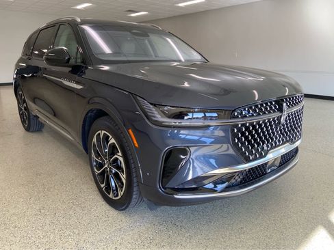 Used 2024 Lincoln Nautilus Reserve w/ Equipment Group 202A image 5