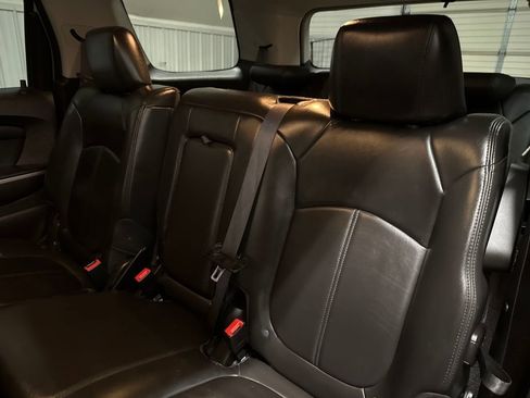 Used 2010 GMC Acadia SLT image 26