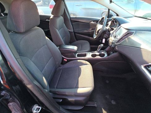 Used 2017 Chevrolet Cruze LT FWD image 9