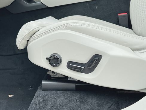 New 2026 Volvo XC90 B6 Ultra w/ Protection Package Premier image 14