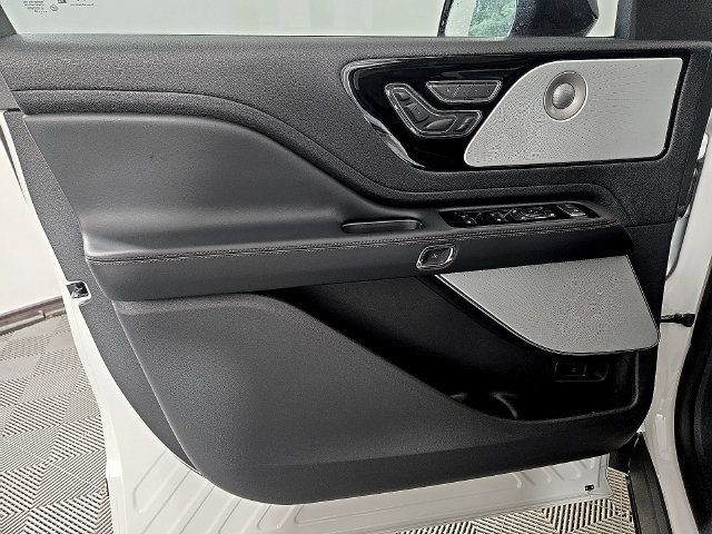 Used 2026 Lincoln Aviator Reserve AWD/4WD image 12