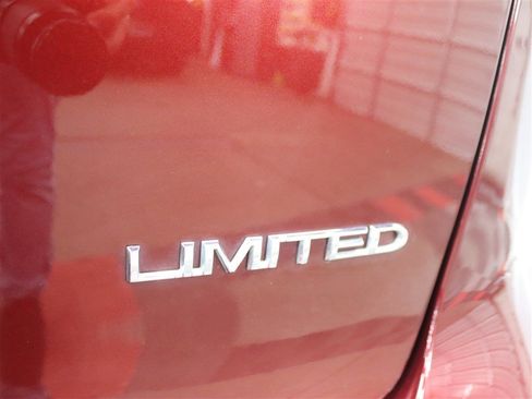 Used 2020 Chrysler Pacifica Limited FWD image 8