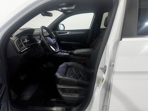 Used 2025 Volkswagen Atlas Cross Sport SE AWD/4WD image 15