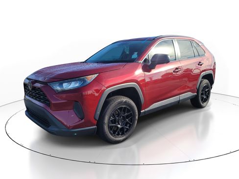 Used 2020 Toyota RAV4 LE FWD image 3