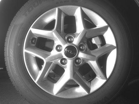 Used 2025 Kia Soul LX w/ LX Technology Package FWD image 16