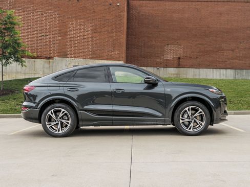 New 2027 Audi Q6 e-tron Premium Plus AWD/4WD image 3