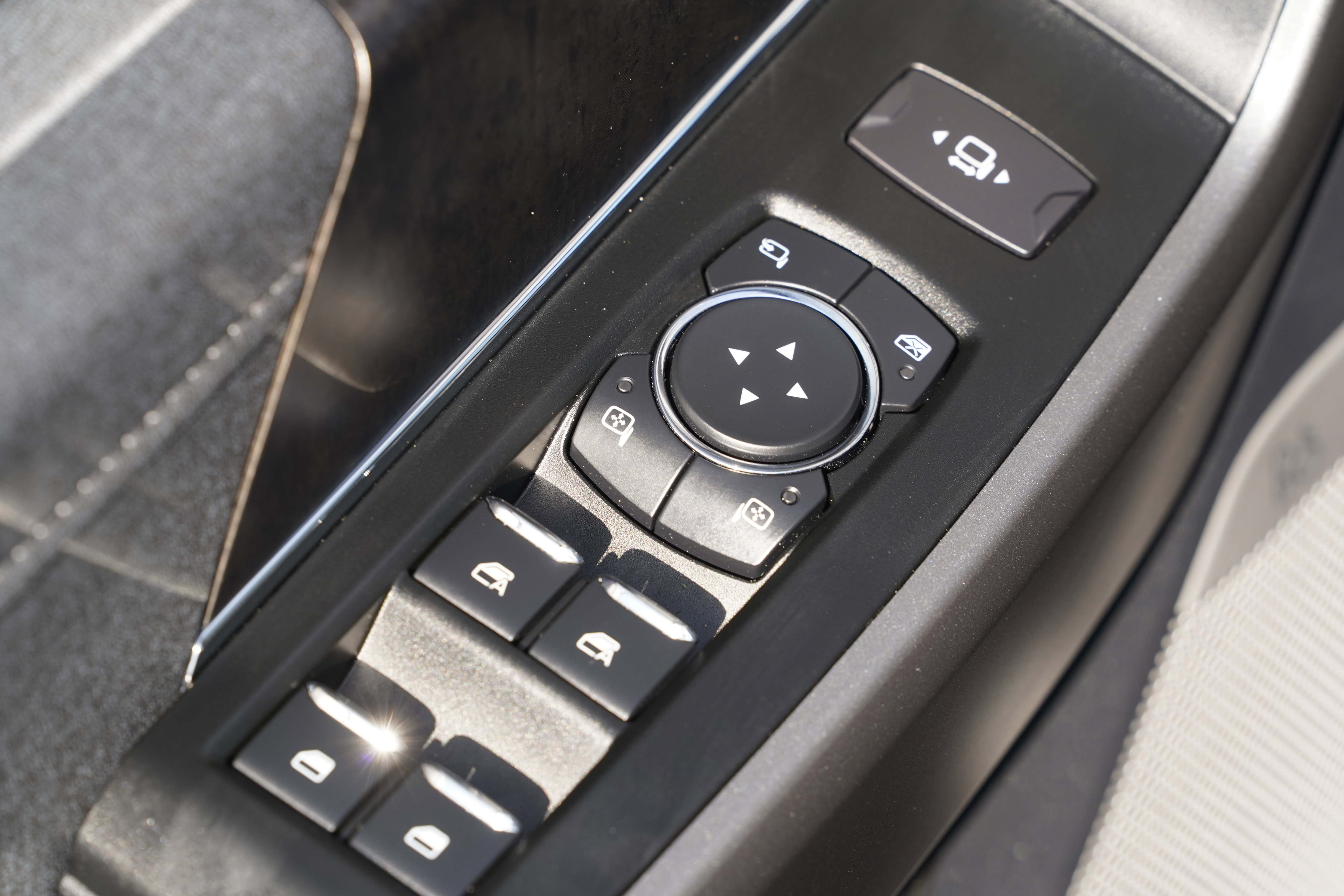 Used 2025 Ford F350 Lariat w/ Black Appearance Package AWD/4WD image 15