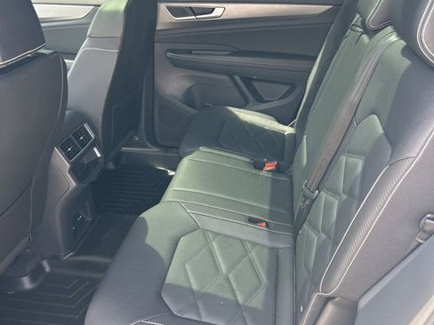 Used 2026 Volkswagen Atlas Cross Sport SE image 11